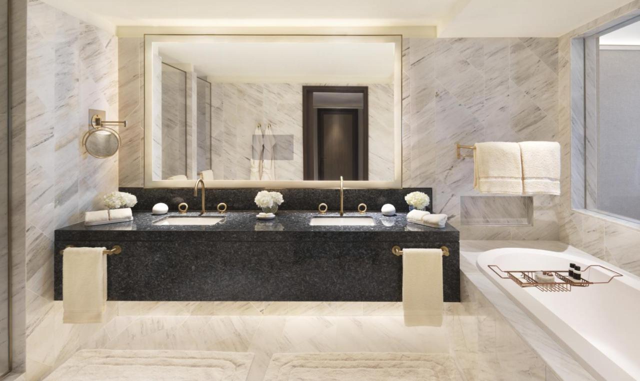 فورسيزونز 5*